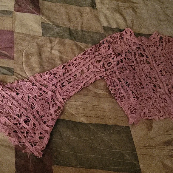 Unique Piece Feminine Boho Crochet Lace Bell Sleeve Top  M - Picture 7 of 7
